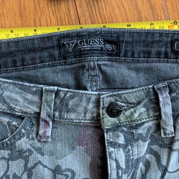 Brittney Skinny jeans by Guess. - Picture 11 of 11